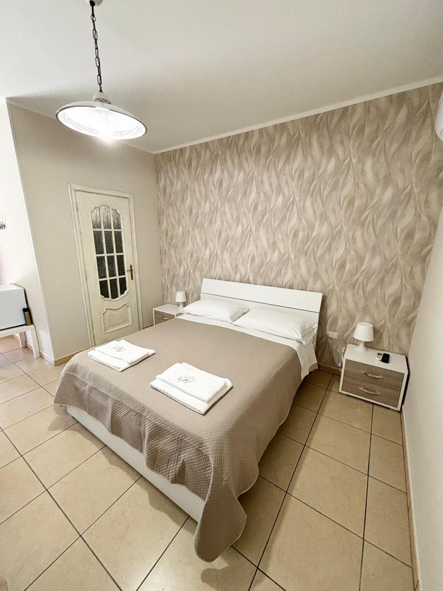 Rooms & Restaurant Il Castagneto Campagna Exterior photo