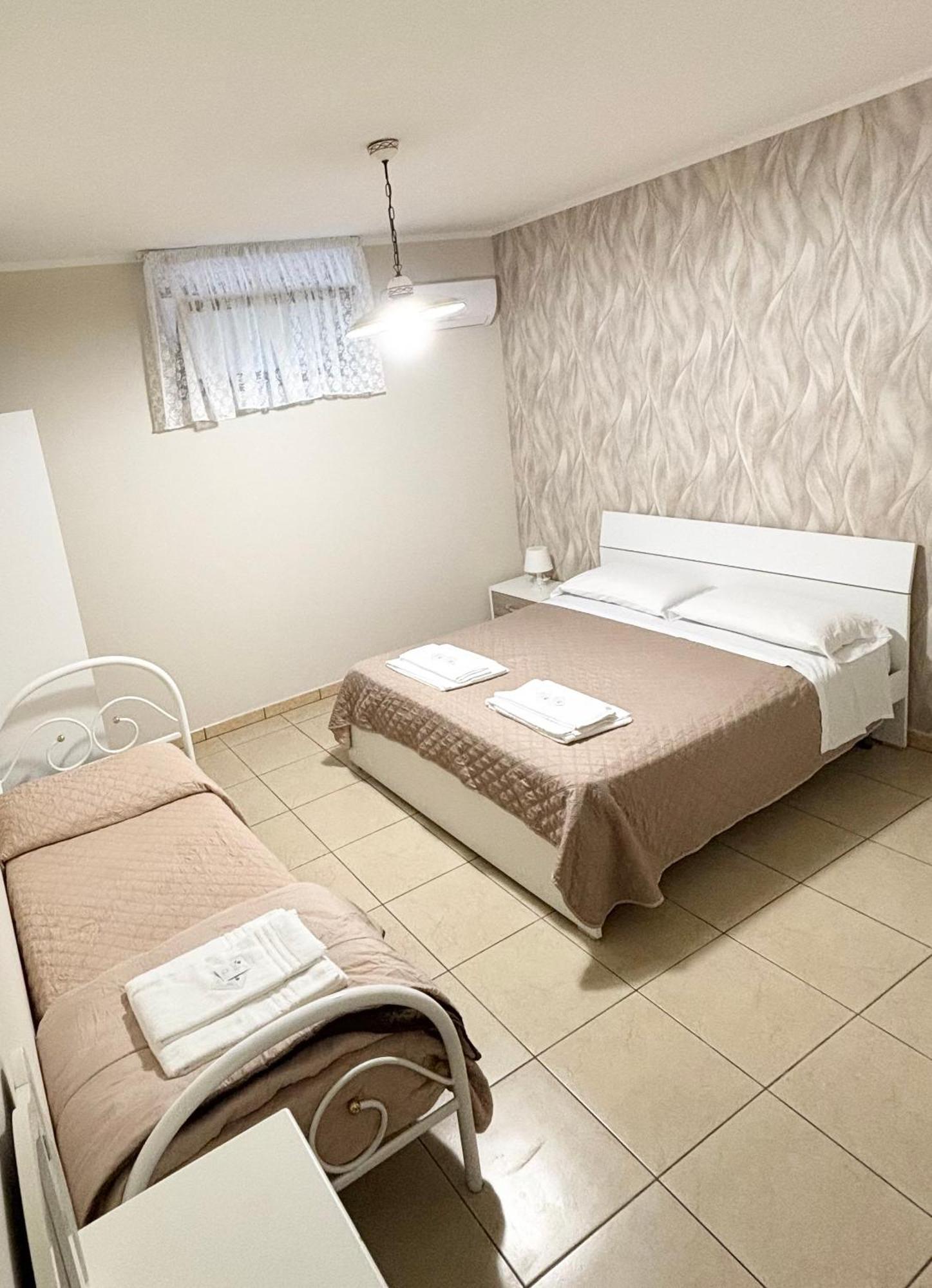 Rooms & Restaurant Il Castagneto Campagna Exterior photo