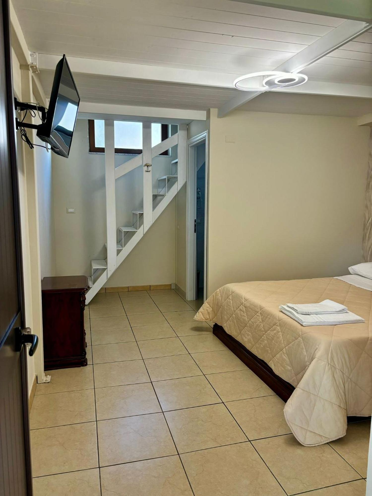 Rooms & Restaurant Il Castagneto Campagna Exterior photo